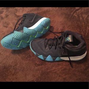 Men’s Nike Kyrie 4’s Basketball shoes. Size 9.5.